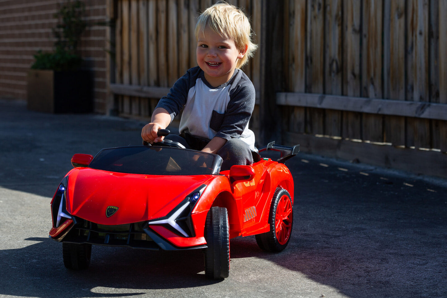 Classic Supercar Design Ride-on Electric Car